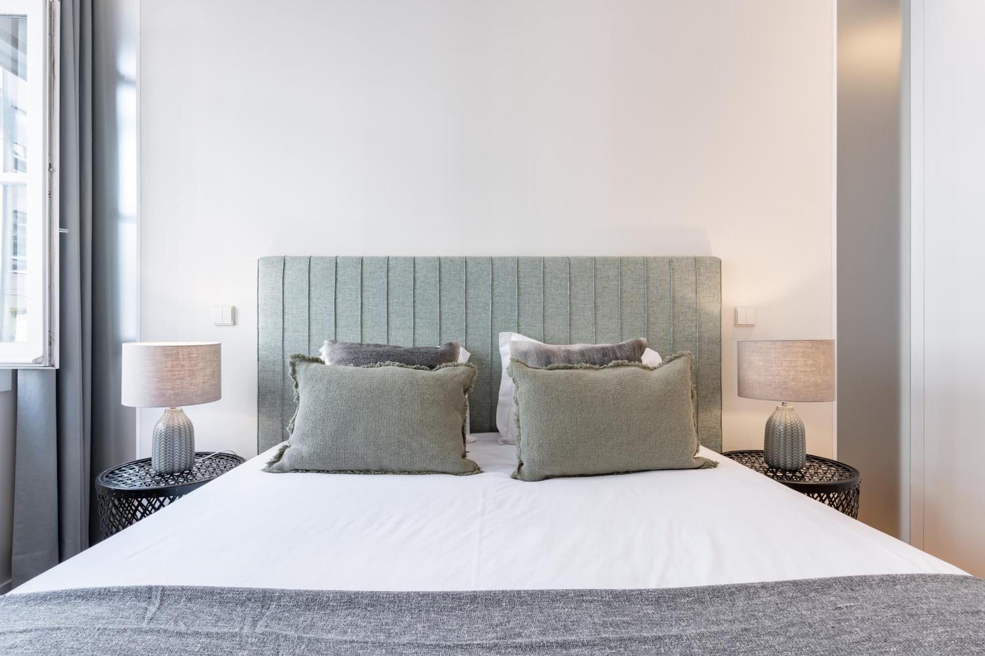 Viva 4 Suites Batalha Residence & Size Flats Batalha Porto Bagian luar foto